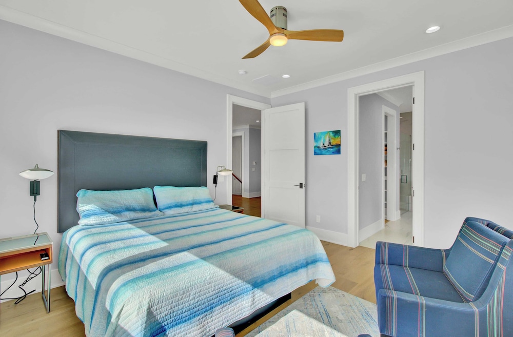7 Beachwood East by Avantstay Steps to the Beach Ocean Views, Hot Tub, 7bdr