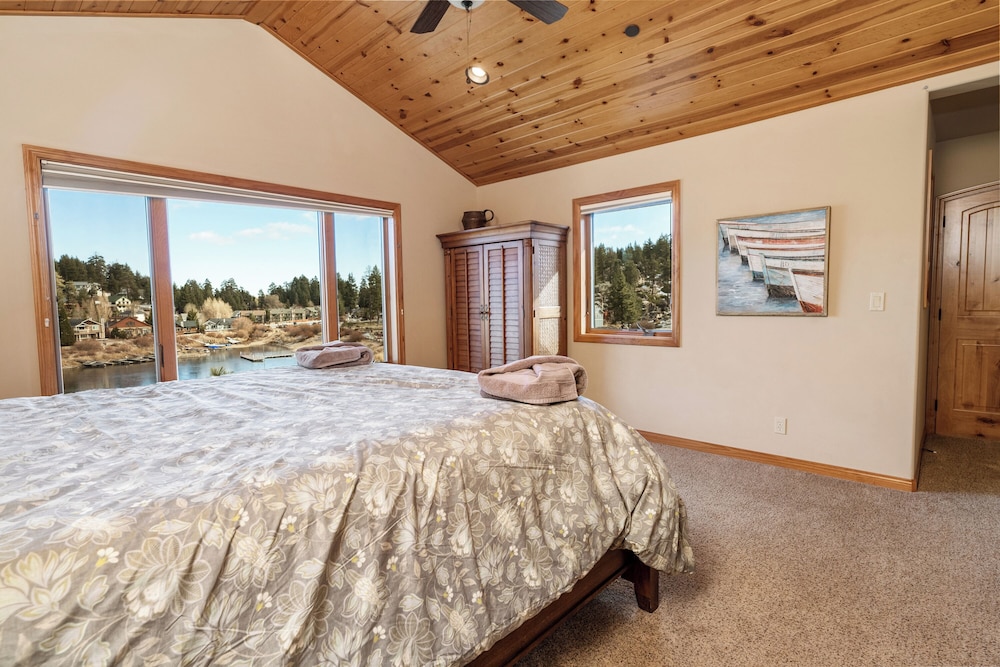 Boulder Cove Lakefront Estate