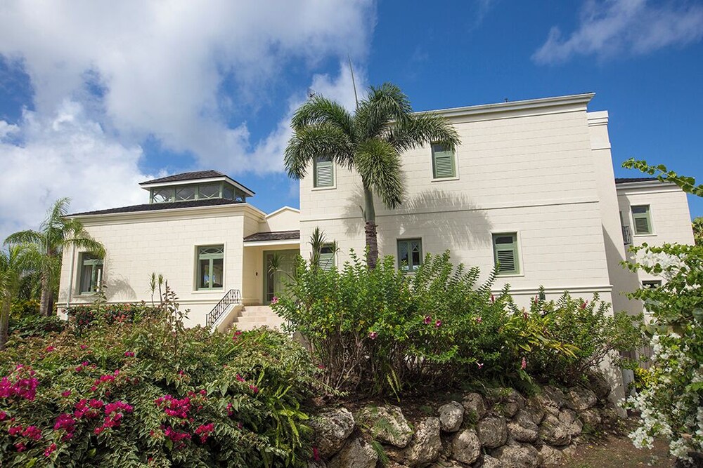 'sweet Dream' Villa w/ Private Pool in Sugar Hill!