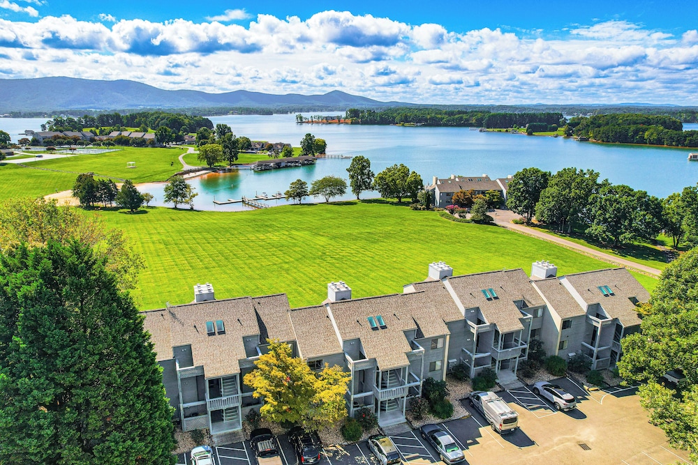 Bernard's Landing Condo - Includes Linens! view 4