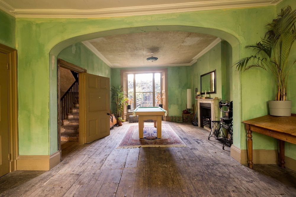 Extraordinary Grade Ii-listed Early Georgian Home