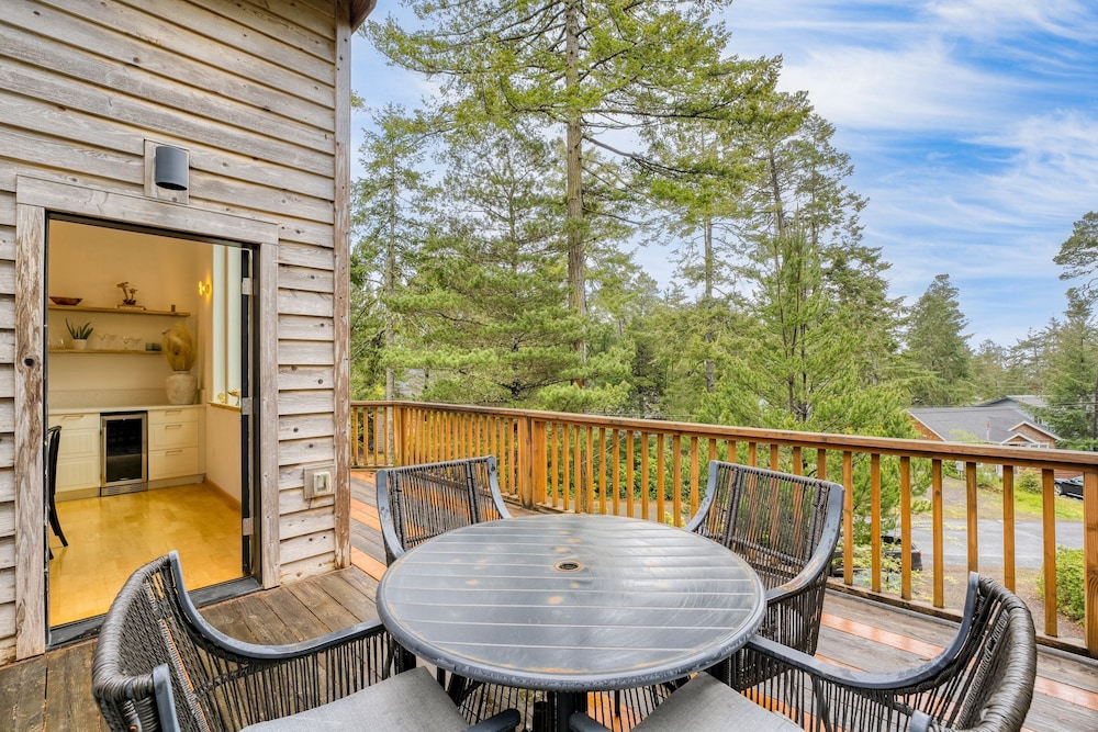 Buttercup Bay Hideaway by Avantstay Cozy Escape w Fire Pit Walk to Beach