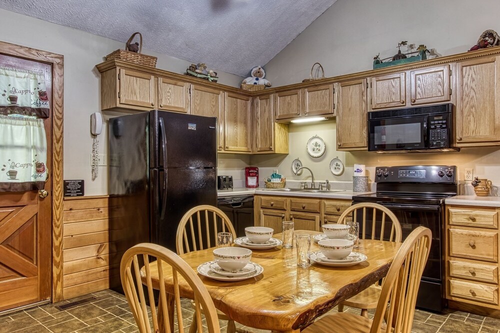 Er37 - Hi-bear-nate Great Location..close To Town 1 Bedroom Cabin by RedAwning view 4