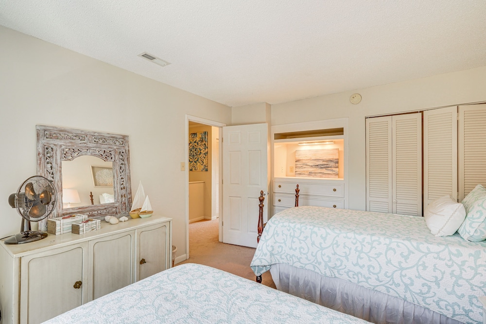 Bay-view Georgetown Getaway w/ Community Beach! view 4