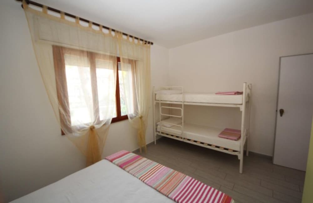 Charming Apartment With AC, Garden and Parking