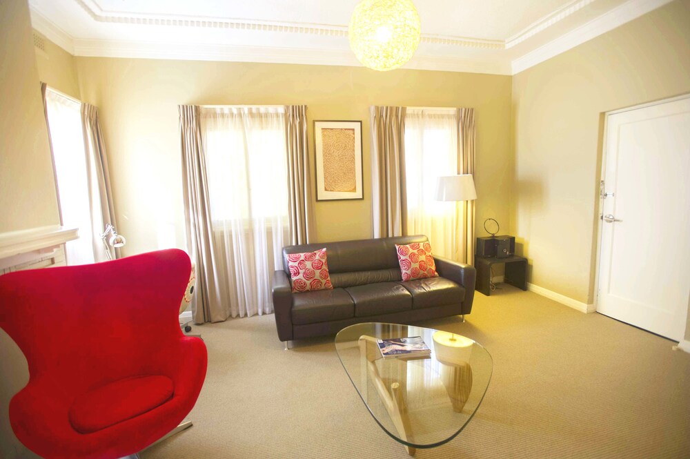 Globe Apartments