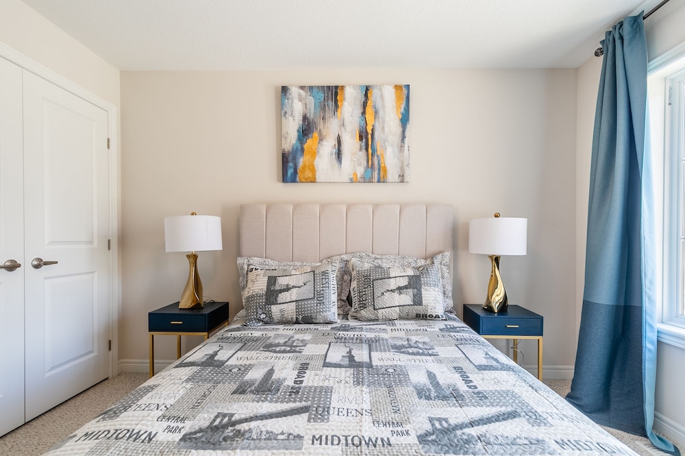 Modern 3BR 2BA Townhome in Lakeshore