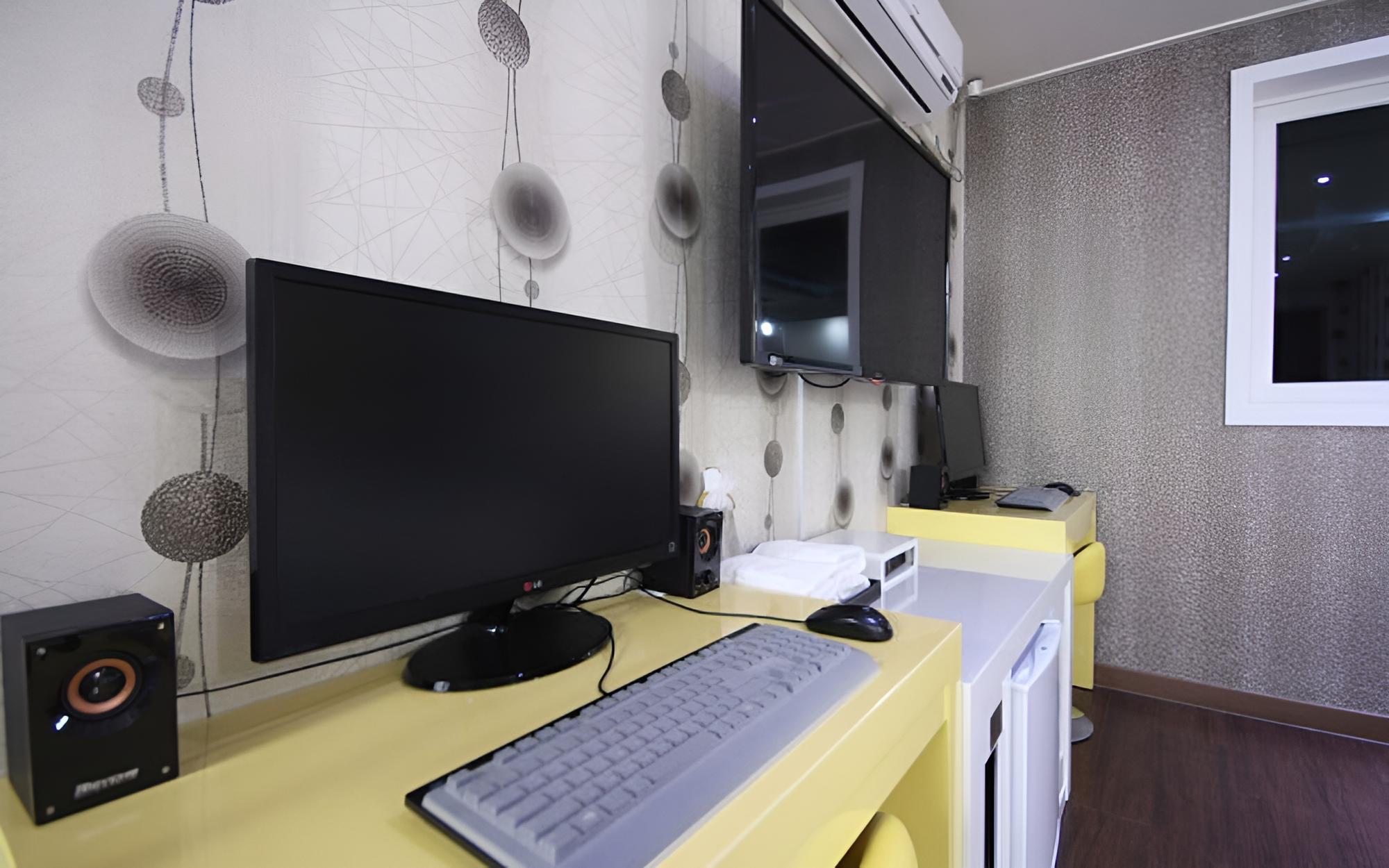 Jeonju Deokjin-dong Hotel Hidden view 2