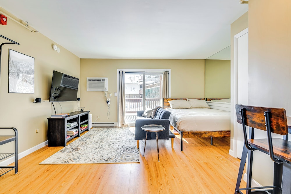 4 Mi to Stowe Mountain Resort: Studio w/ Balcony
