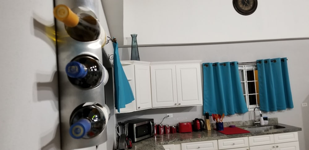 New Kingston Guest Apartment at Donhead