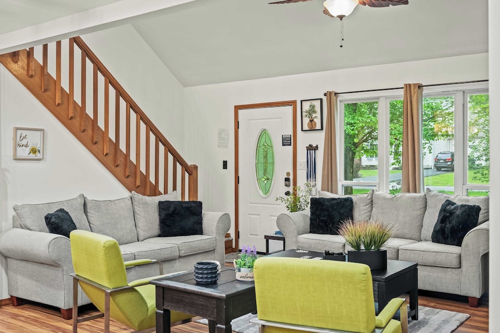 Stylish Mountain Retreat w/ Hot Tub & Firepit Penn Estate Getaway by Avantstay