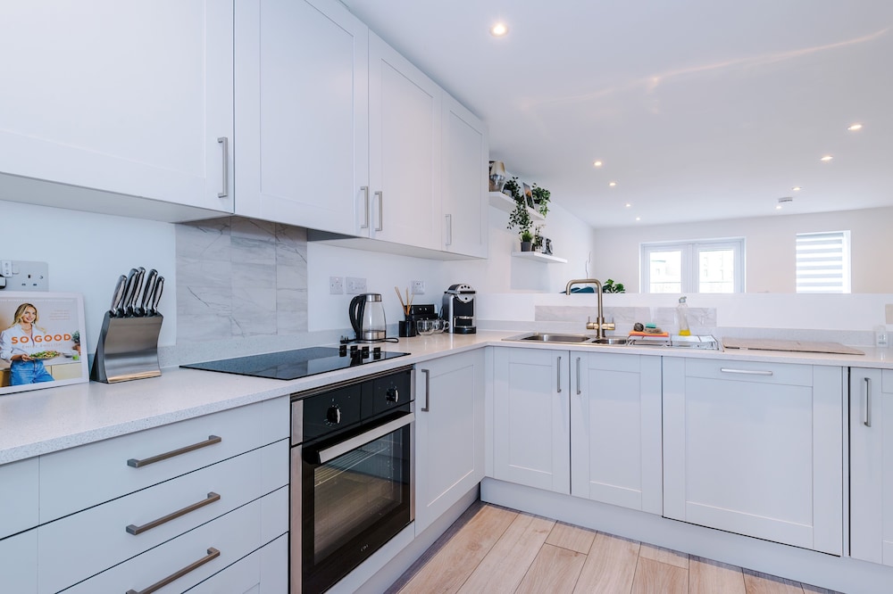 Luxury 2br in Salford, Slps 6, Wifi, Parking & ps5