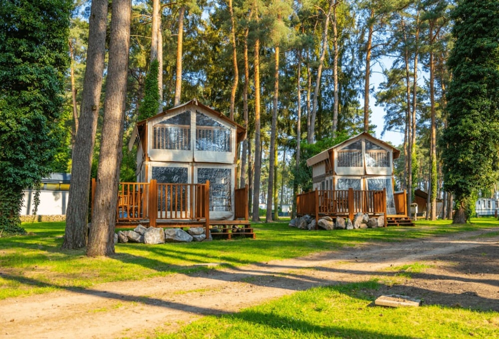 Peaceful Stay Near the Woods