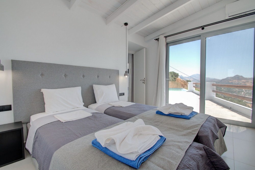 Pyrgos Exclusive Villas