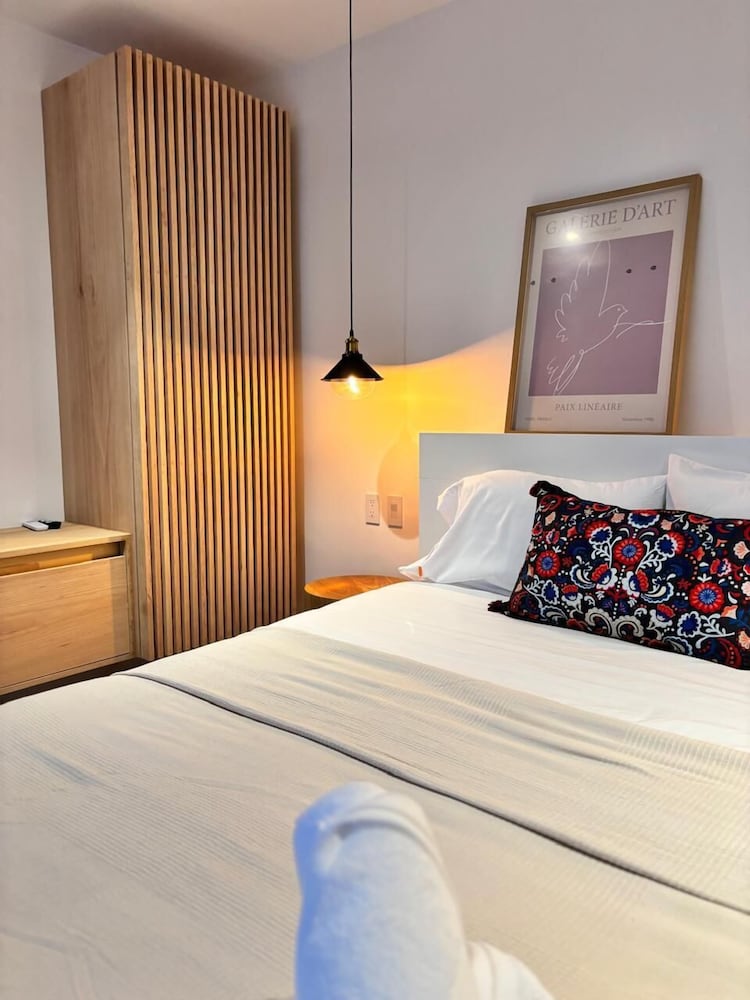 Bright & sweet unit in middle Polanco