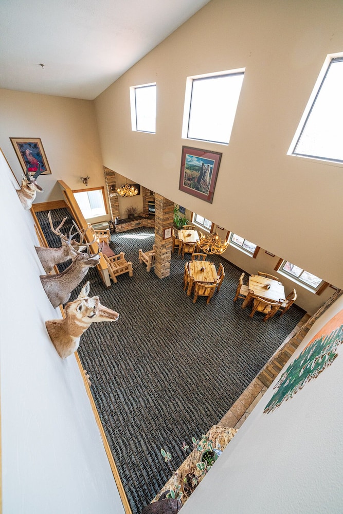 Alpine Inn & Suites view 4