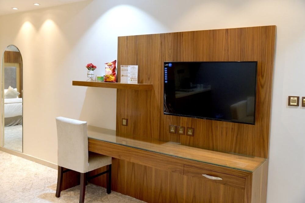 Crown City Hotel
