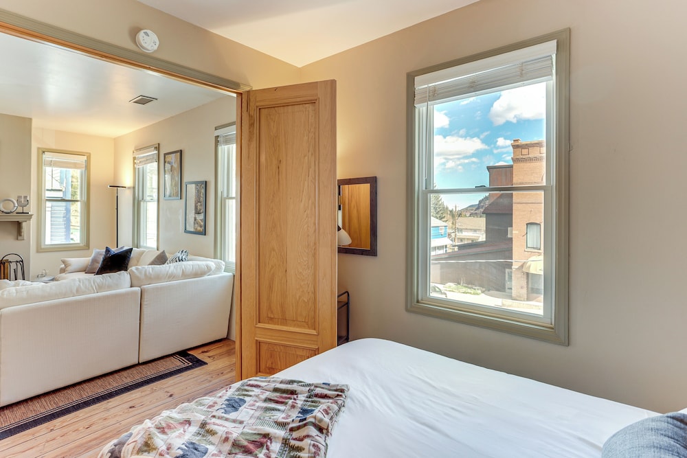 Walk to Hot Springs: Updated Retreat in Dtwn Ouray