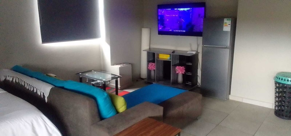 One Bedroom Unit In Central Rosebank