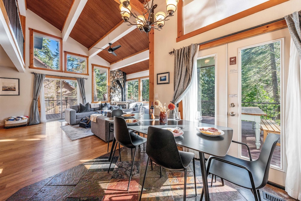 Year-round Tahoe Escape With Hot Tub & Outdoor Dining Timberline Haven by Avantstay