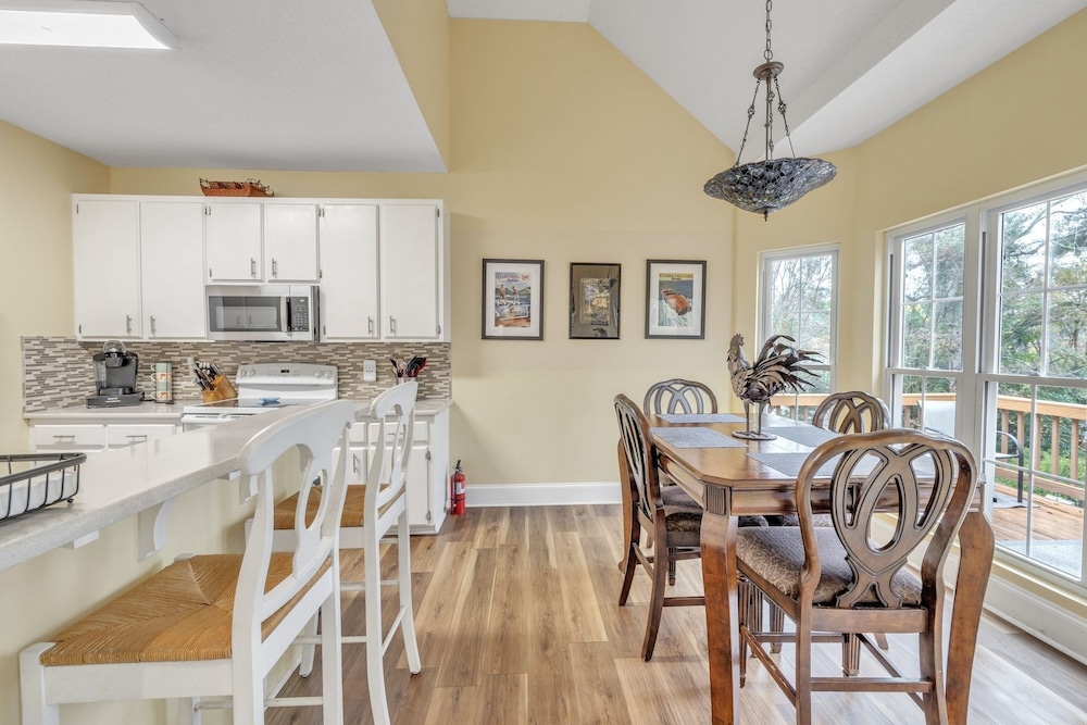 Lux Lake House W/pool & Dock On Deep Water Cove! 4 Bedroom Home