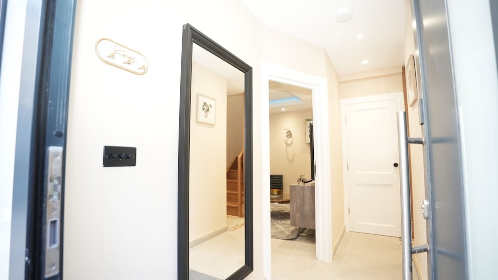 Charming London House - Sleeps 4 & Outdoor Space