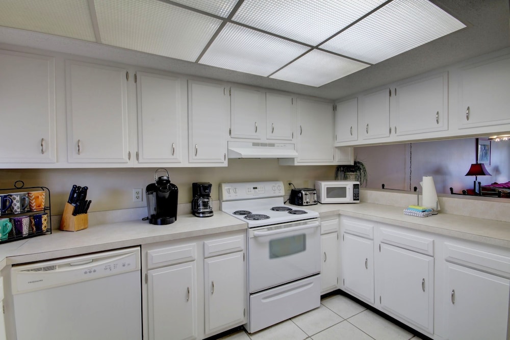 516 El Matador 2 Bedroom Condo