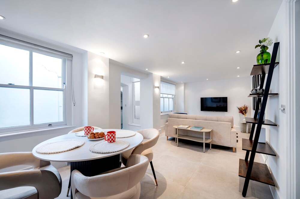 The Urban Minimalist- Notting Hill 2 Bed