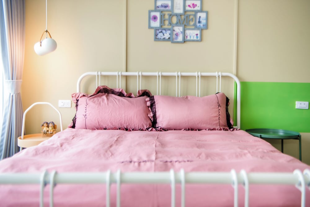 Happiness Pink B&B