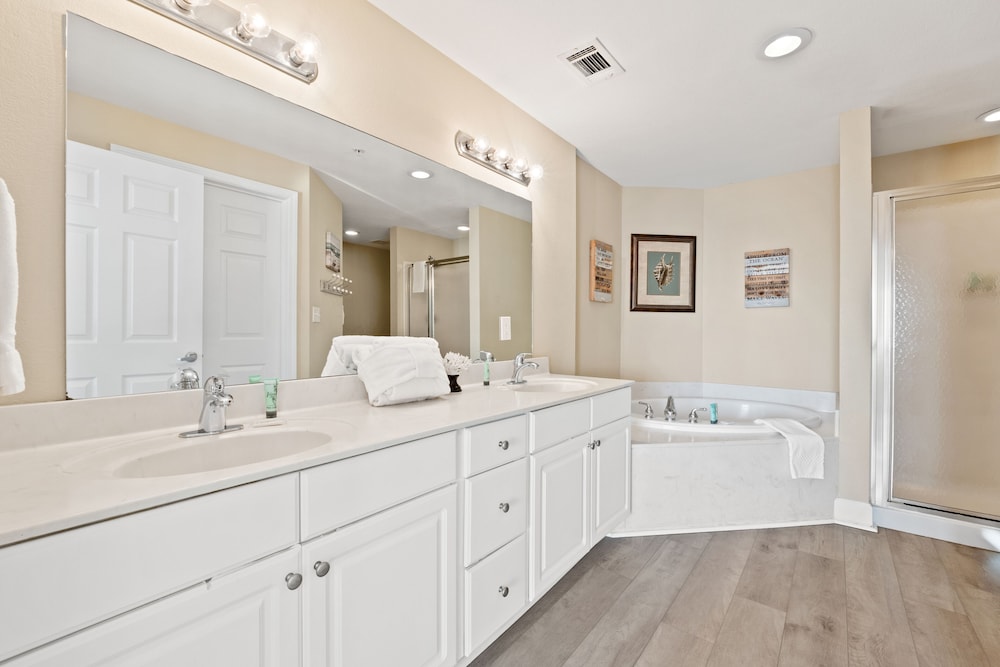 Tidewater by Book That Condo