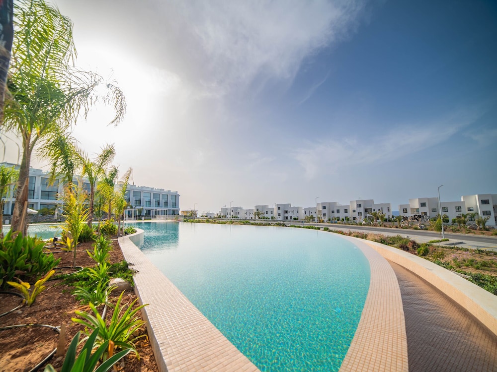 Homely and Convenient Apartment With Lovely sea View