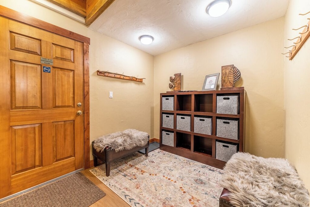 Cinnamon Ridge Building 1, #142