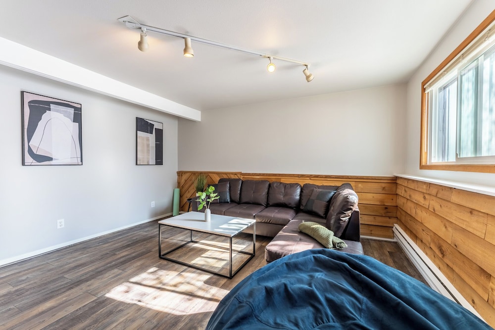 345 Rainbow Court