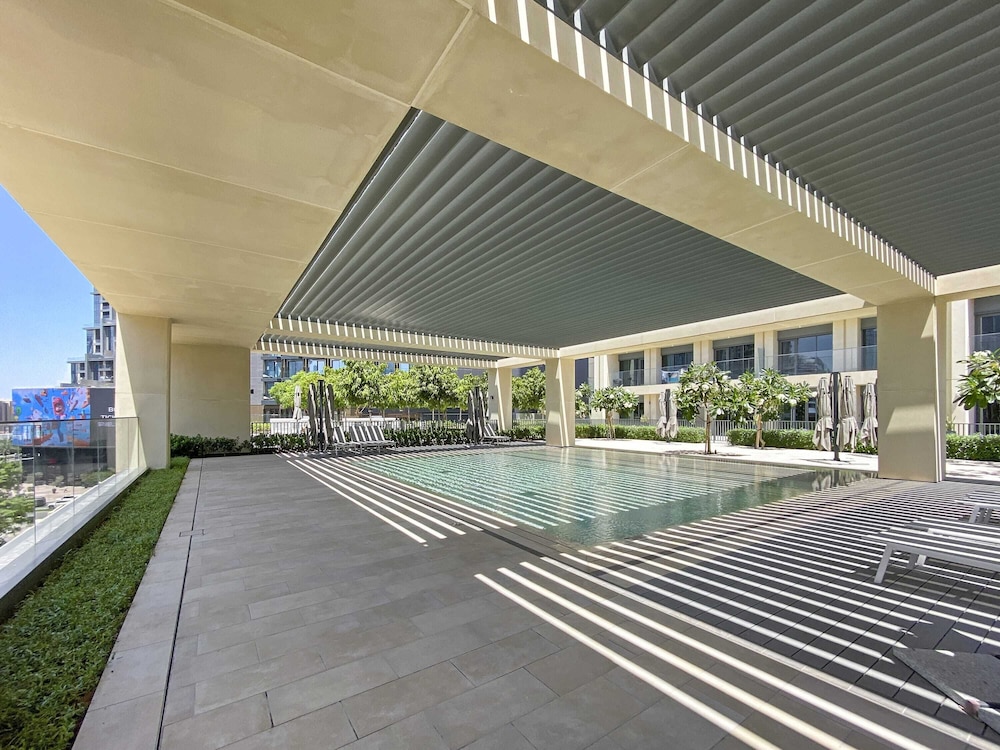 Silkhaus Burj Royale in Downtown Gym Pool