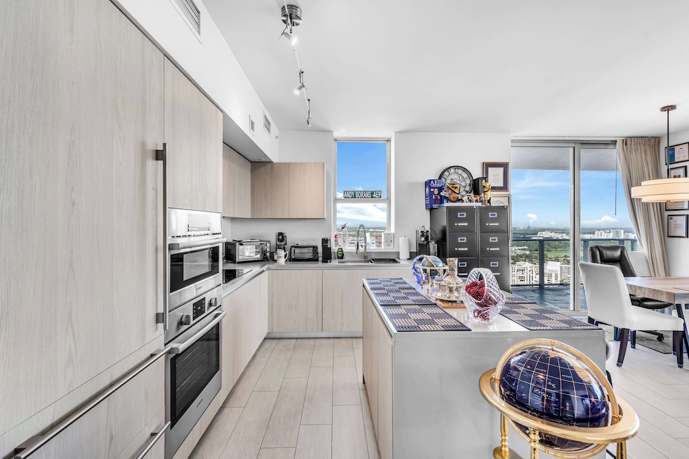 Ocean Eagle View - Luxury Oceanfront Stay for 6