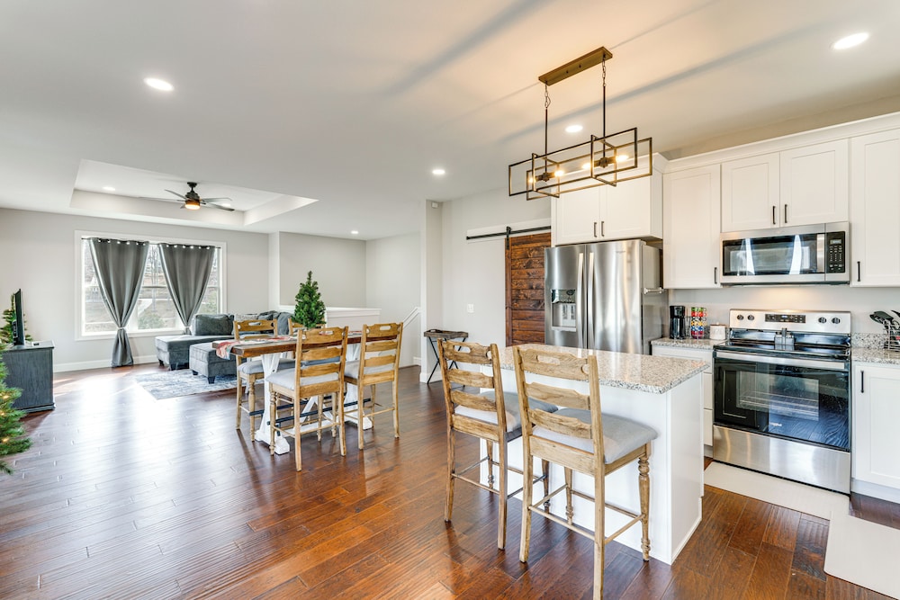Cherokee Lake Retreat w/ Views in Morristown!