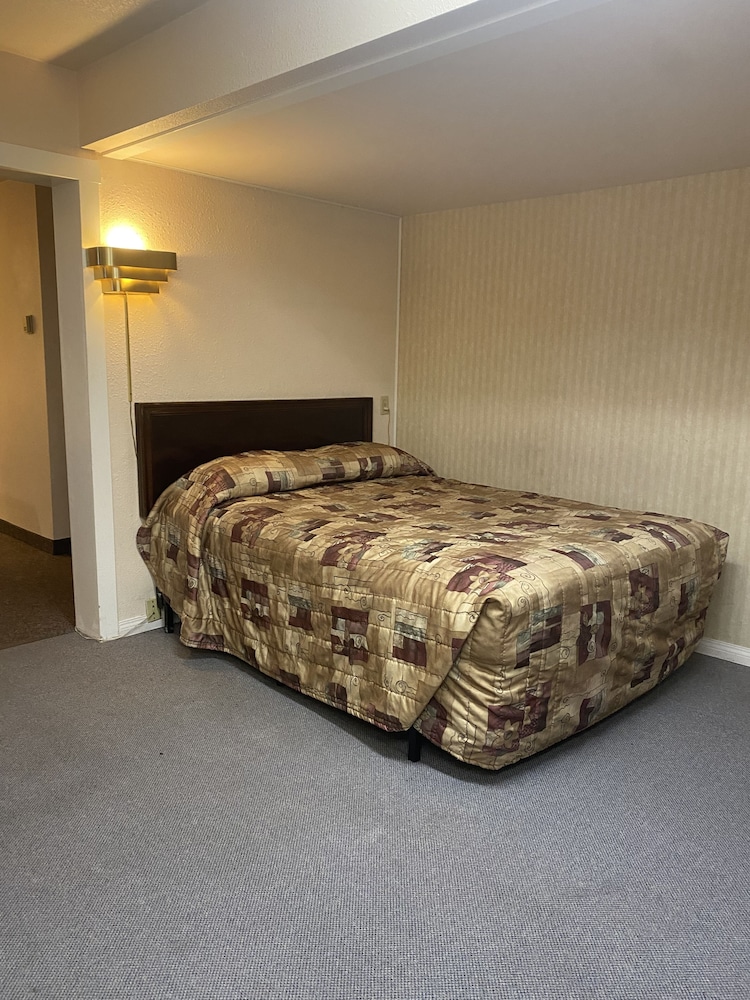 Chinook Motel