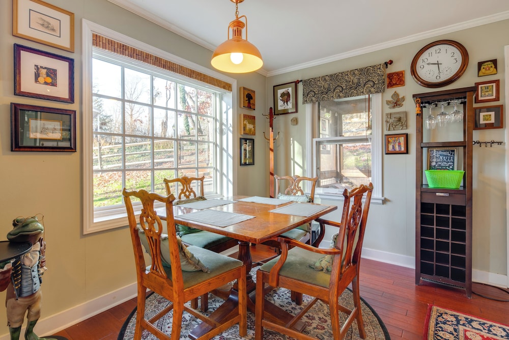 Hike, Sip & Explore! Blue Ridge Mtn Cabin w/ Porch