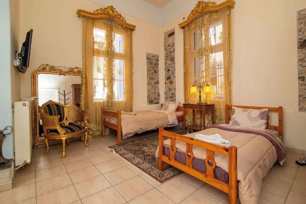 Mikos - Mansion in the City Center