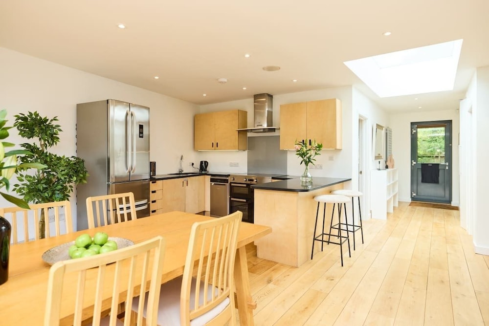 The Putney Wonder - Dazzling 3bdr Flat With Garden