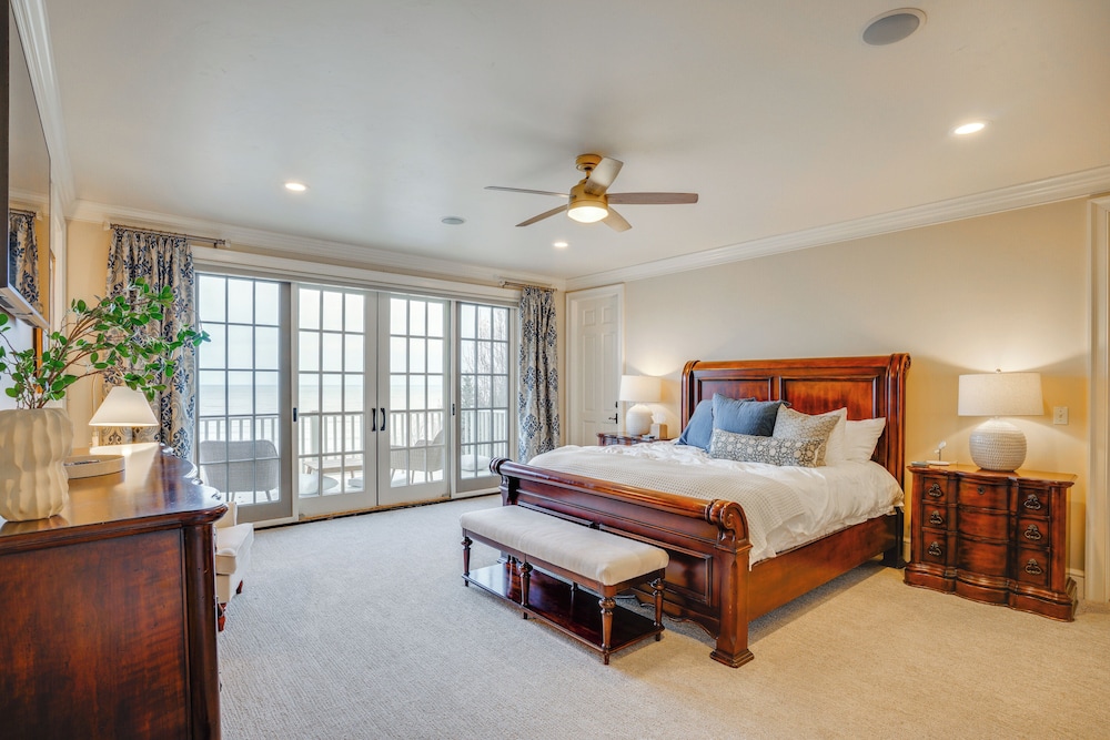 Lake Michigan Gem: Private Beach & Game Room