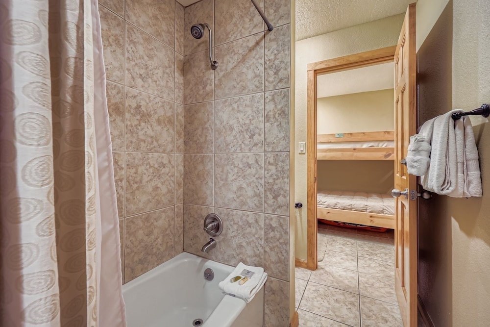 1702 The Willows 1 Bedroom Condo