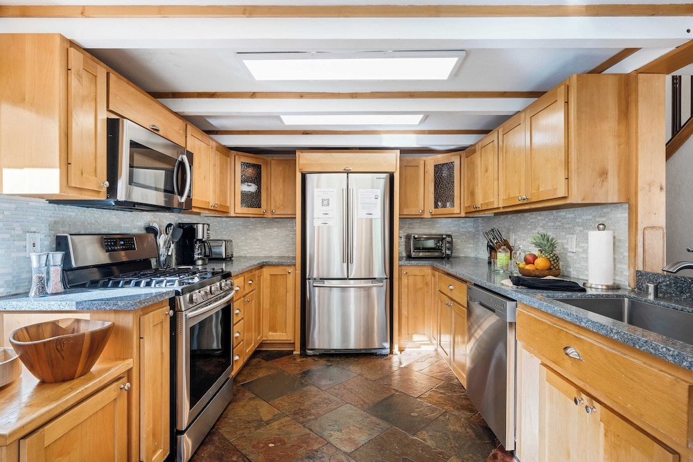 Year-round Tahoe Escape With Hot Tub & Outdoor Dining Timberline Haven by Avantstay
