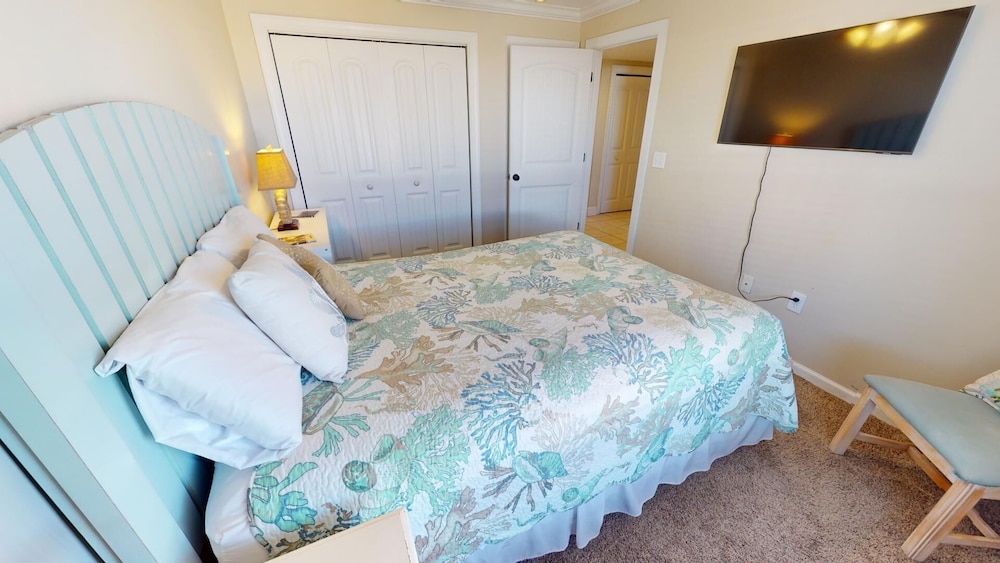 Pelican Landing 302 by Tybee Vacation Rentals