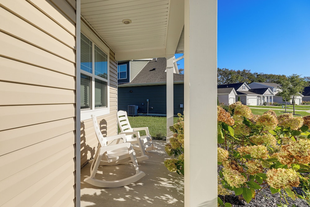 Game Room + Patio: Spacious Ocean View Home