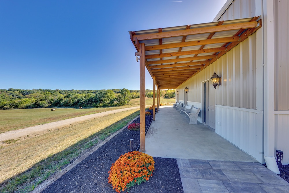 'the Vista' Retreat 30 Mi to Kansas City! - Property Image 3