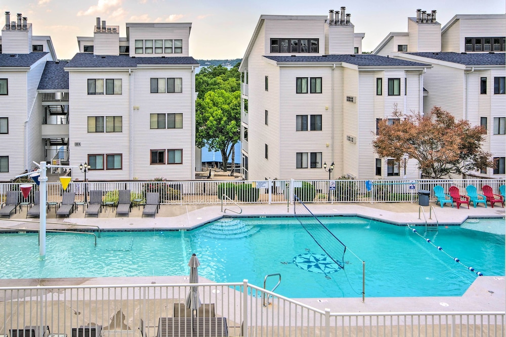 Charming Condo w/ Pool Access in Osage Beach! view 4
