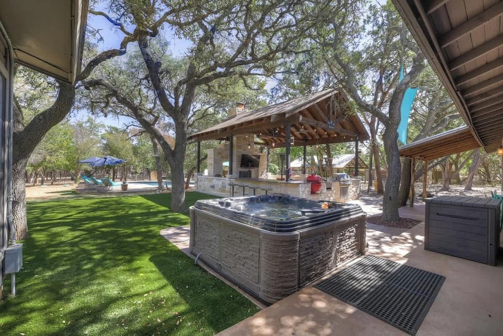 Terracotta Retreat/ Sleeps 30!