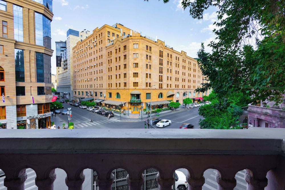 Apartments by Luxe Group AM713