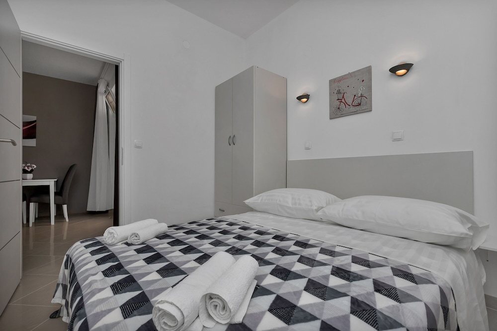 Apartment Petar with terrace